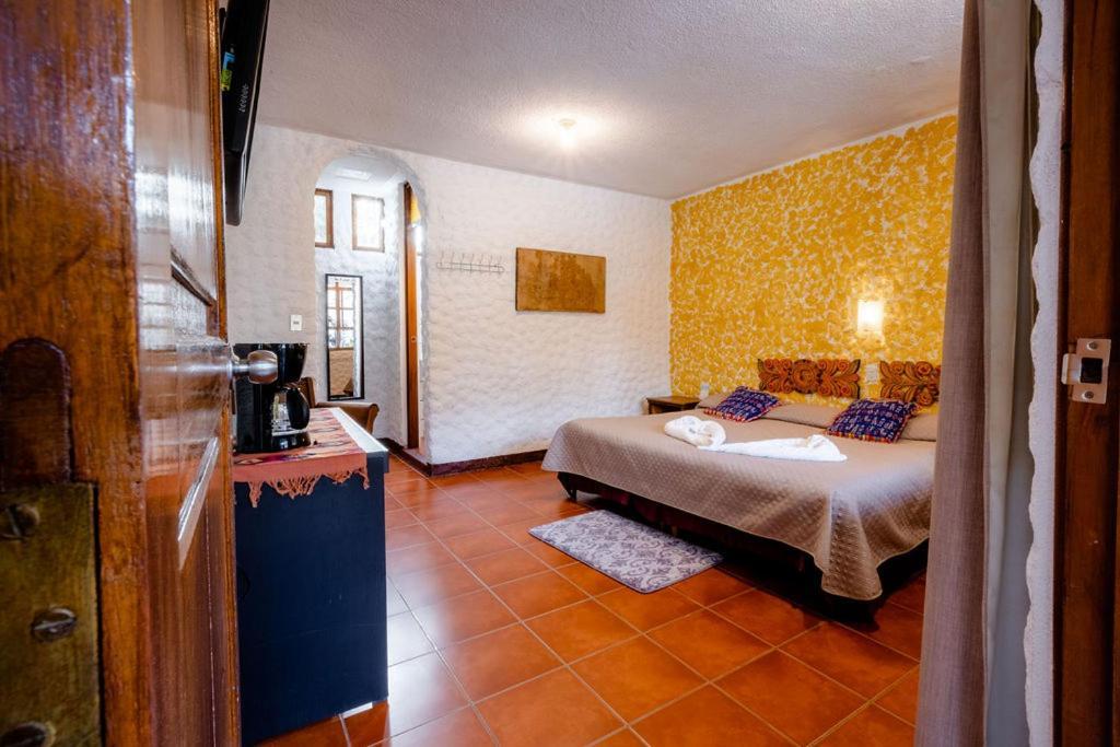 Hotel Fonda Del Sol Panajachel Exterior photo